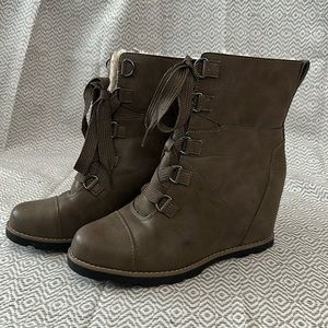 Universal Thread Heeled Boots